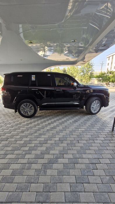 Toyota Land Cruiser 300 vx японка 2024 г   7  места
