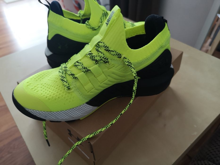 маратонки under armour hovr