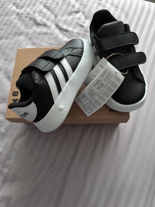 Adidași noi Adidas bubble 25,5