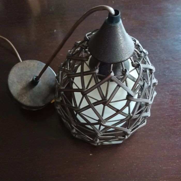 5. aplice de perete - 50 lei bc. sau 200 lei (5 bc)și 3 lustre 70 lei