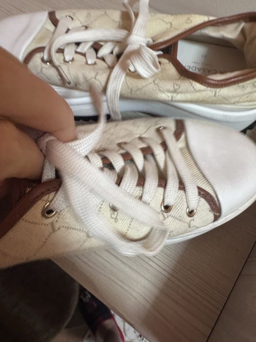 Adidasi stil converse