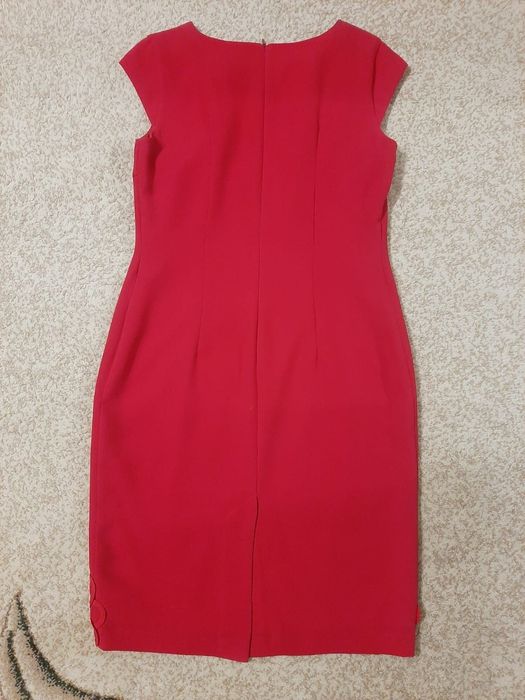 Продам нарядные платья 44-46