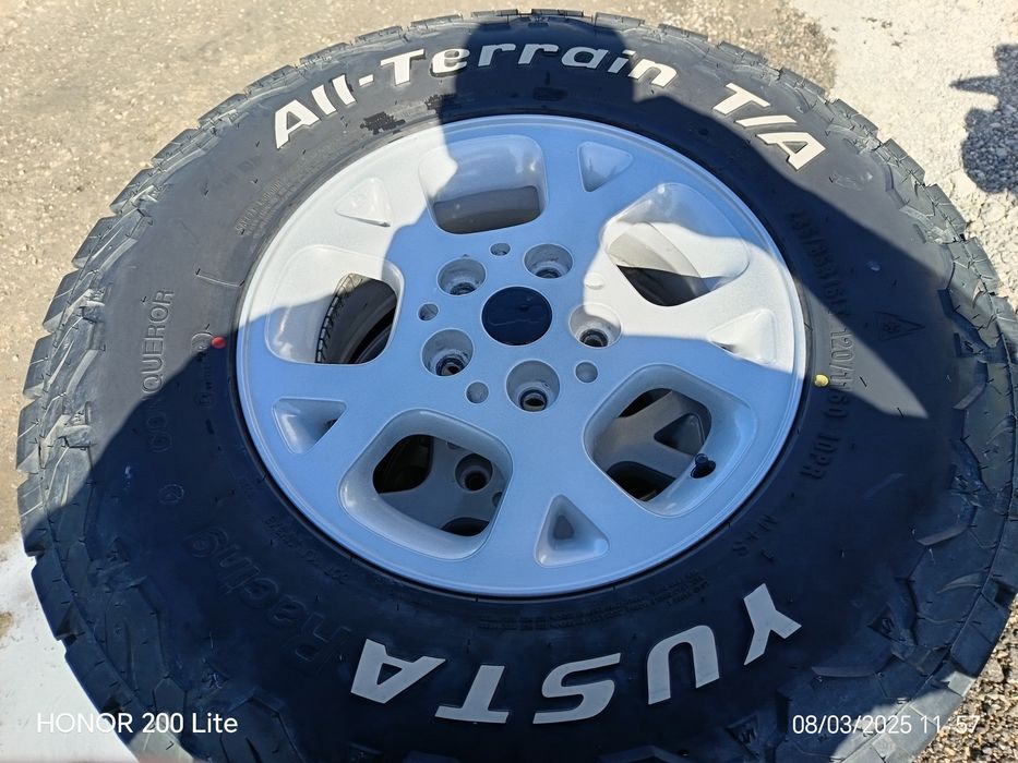 Кални Гуми ALL Terrain с джанти нови 235/85/16LT