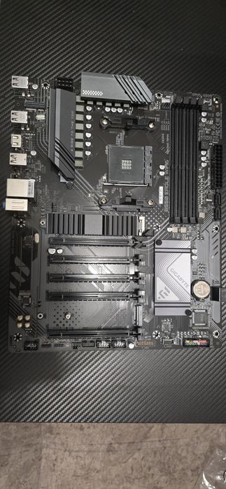 Материнская плата Gigabyte B550 Eagle (ПОД ВОССТАНОВЛЕНИЕ / НА ЗАПЧАСТ