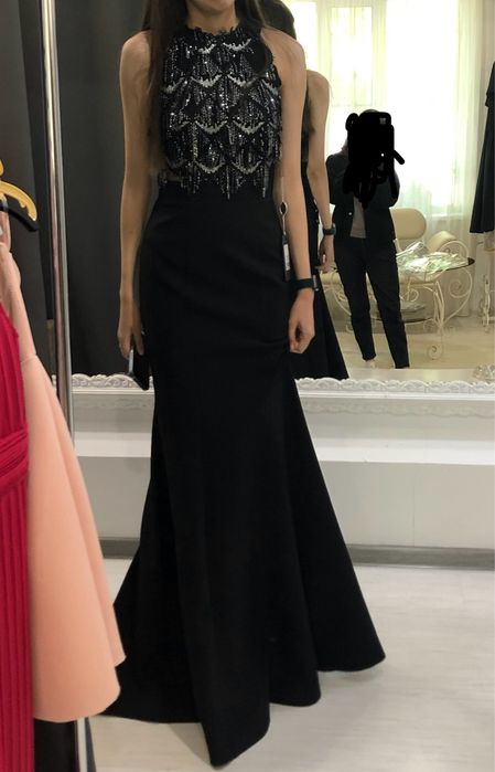 Вечернее платье силуэтное