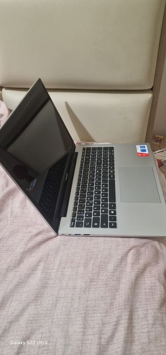 Laptop  thomson 17 inch windows 11 instalat