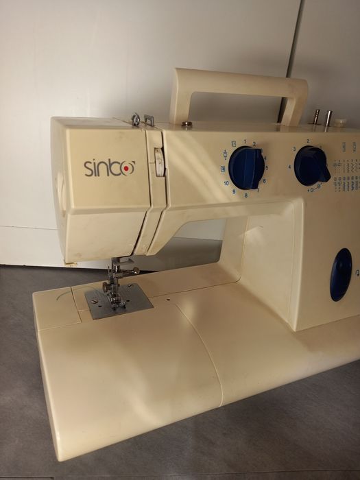 Продаётся швейная машинка