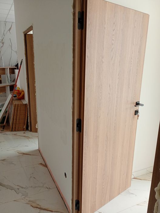 Изработка  на тапетни и интериорни   врати със скрити панти ,  магнитн
