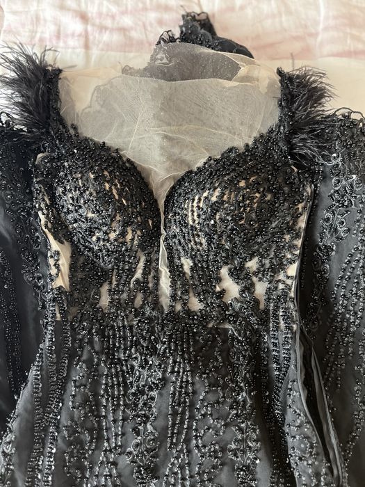 Стилна рокля с токове