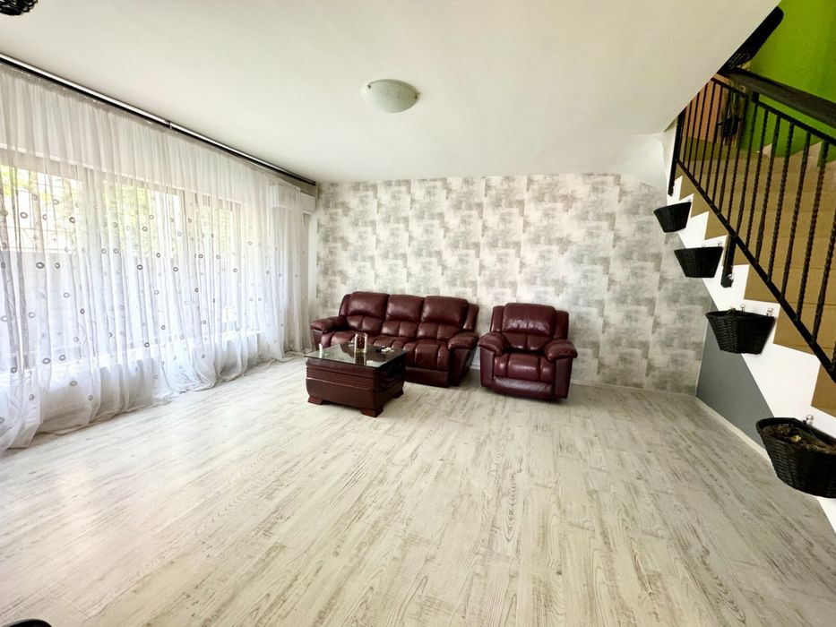 Casă de închiriat