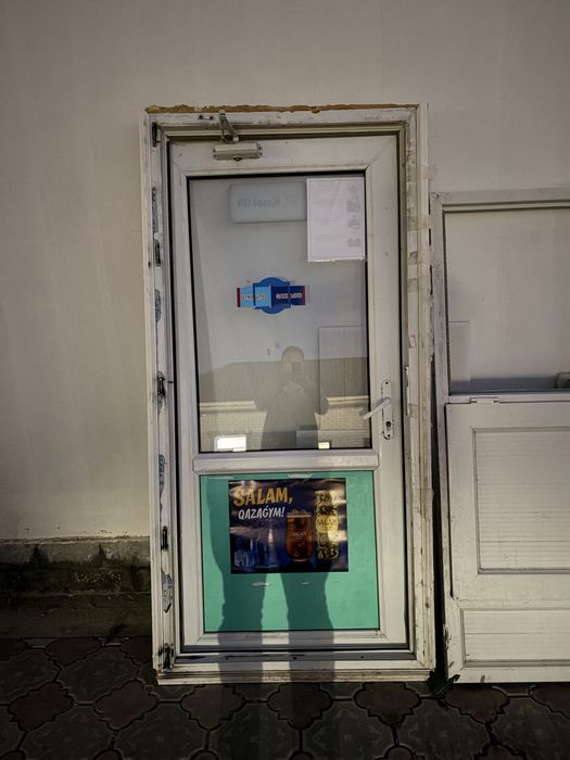 Продам металлопластиковую дверь