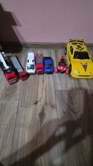 Jucarii (unele cu lumini si sunete