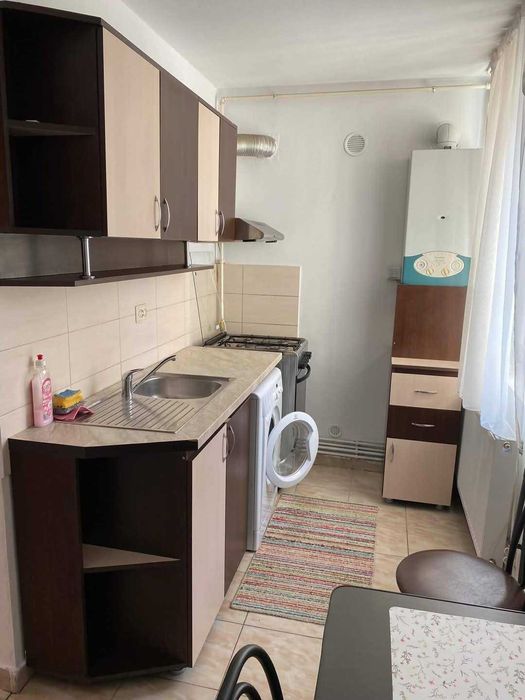 Inchiriez apartament