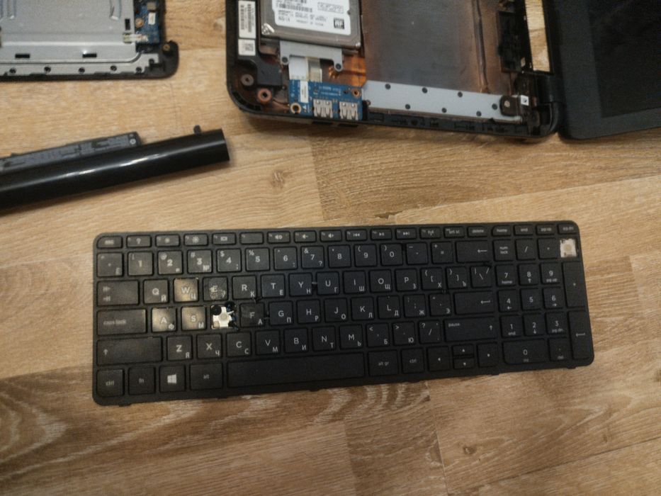 HP 15-r151nr 

Ноутбук подаёт признак