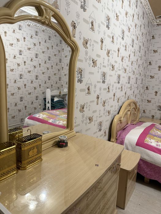 Спальный горнитур(диван, комод,2тумбочки)