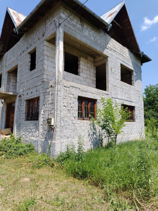 Casă și teren 1200m în cartier Cărămidari