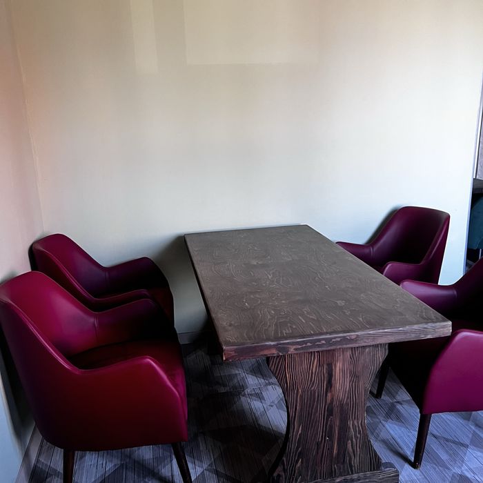 Продам столы и стулья