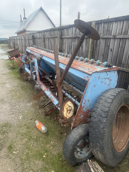 Vand meau ingrasaminte si samanatoare de grâu