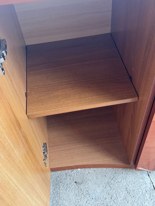 Шкаф из вишневого дерево