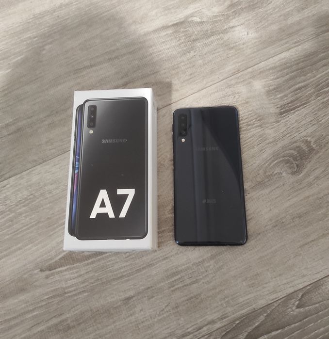 Като нов  Samsung Galaxy A7 2018 4/64 GB Black + бързо зарядно