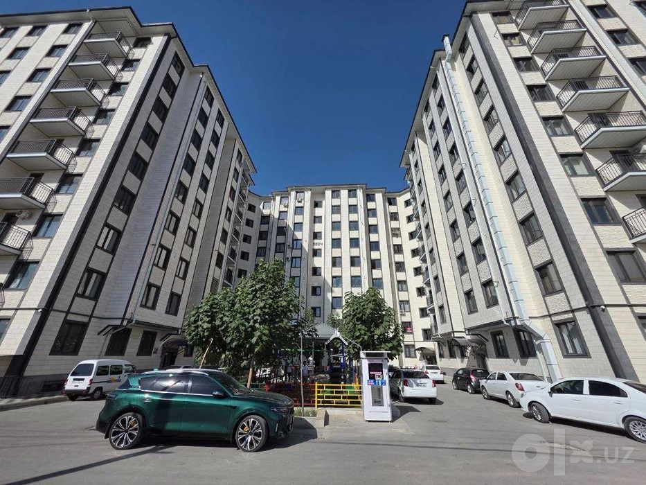 Shahar markazidan 3 xonalik 103 kvadratli lyusk kavrtira sotiladi