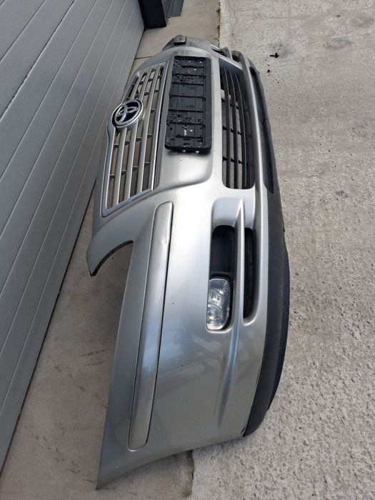Предна броня Toyota Avensis T25 2005г.