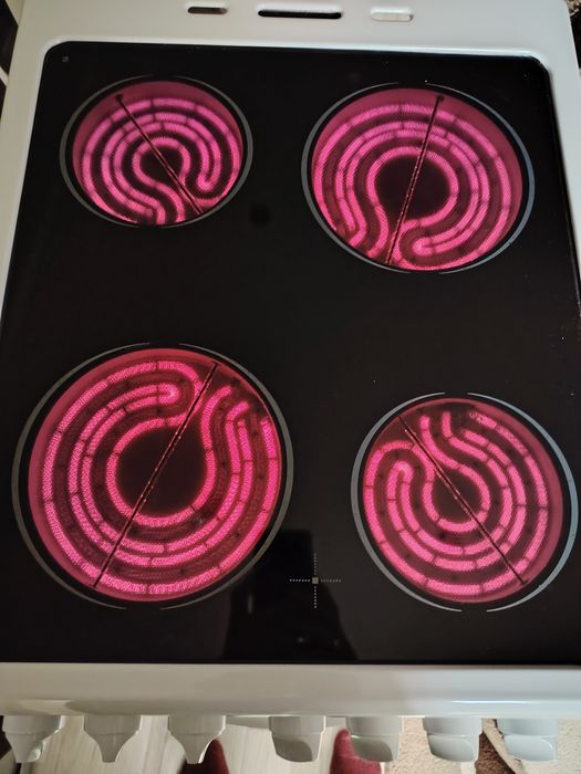 Vând aragaz electric