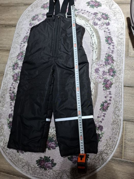 Продаются полукомбинезон и шапочки