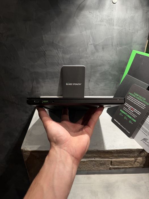 КАТО ЧИСТО НОВ Razer Blade Stealth 13 | 2 TB SSD | 16 RAM