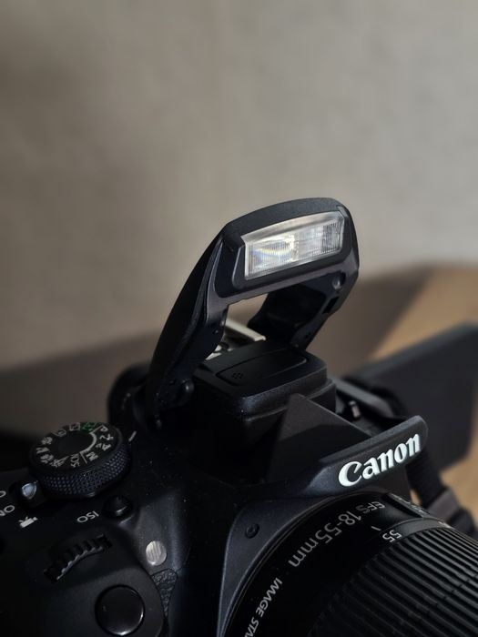 Canon eos 700D  НОВ