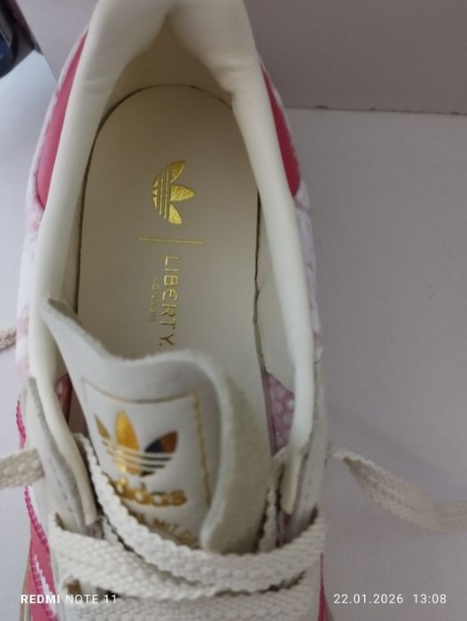 Продам кроссовки adidas