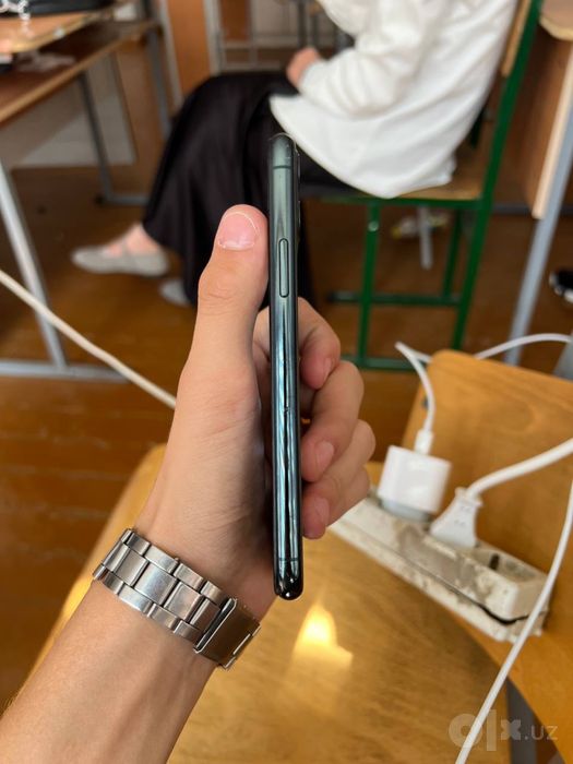 Phone 11 pro 64/77