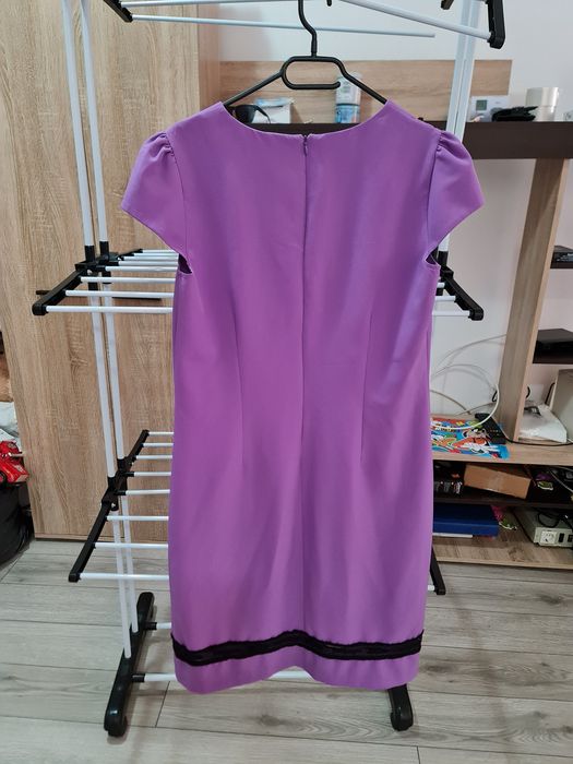 Rochie lila scurtă Roccobarocco cu bandă logo neagră