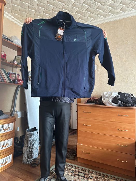 Продам спортивный костюм