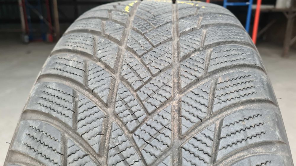 2x Anvelope iarna Bridgestone Blizzak LM001 AO | 225/60 R17 99H | profile ~5 mm | DOT:0420