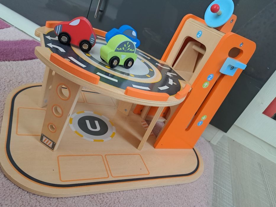 Дървена писта с коли (дървени играчки)