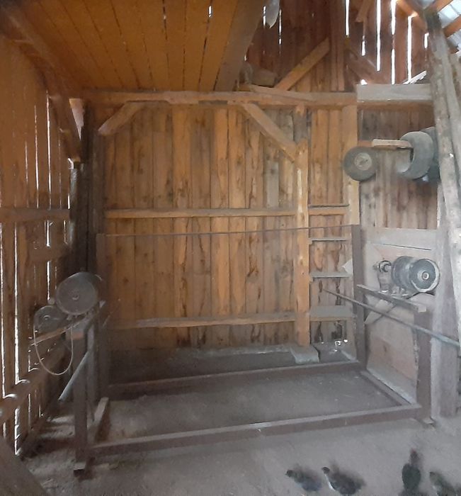 Vând masina de slefuit electrica cu motor pentru finisaje mobila!Are 2 m lungime