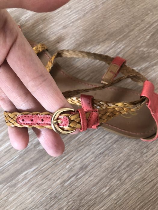 Продам босоножки