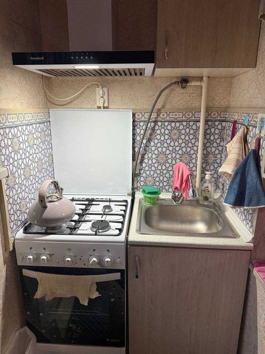 Продаю квартиру Яшнабадский р-н Авиасозлар-4 Кирпич 1-ком быв.общ 3-эт