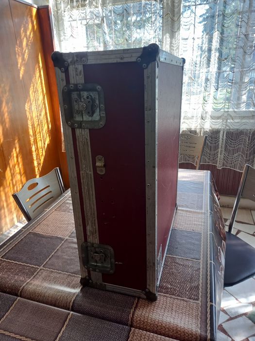 Продавам куфар кейс