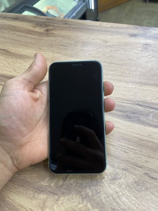 IPhone 11  128/84%
