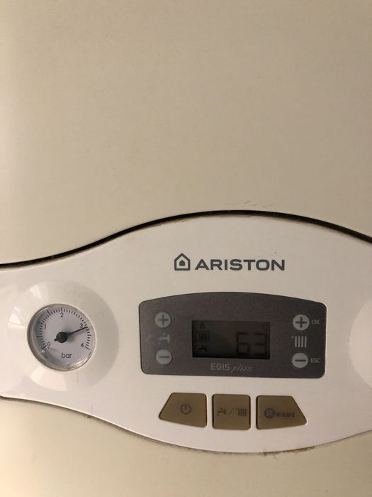Vând centrală Ariston  in stare de functionare  pret 550 lei