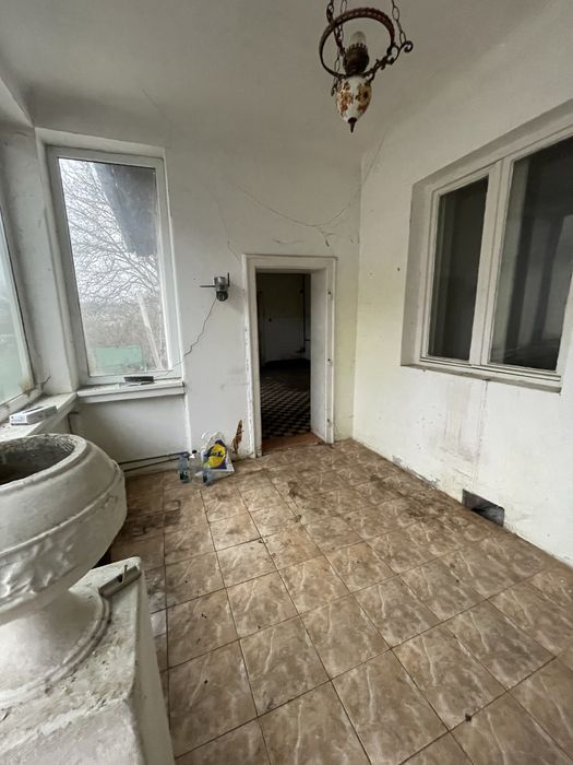 Vand apartament in casa