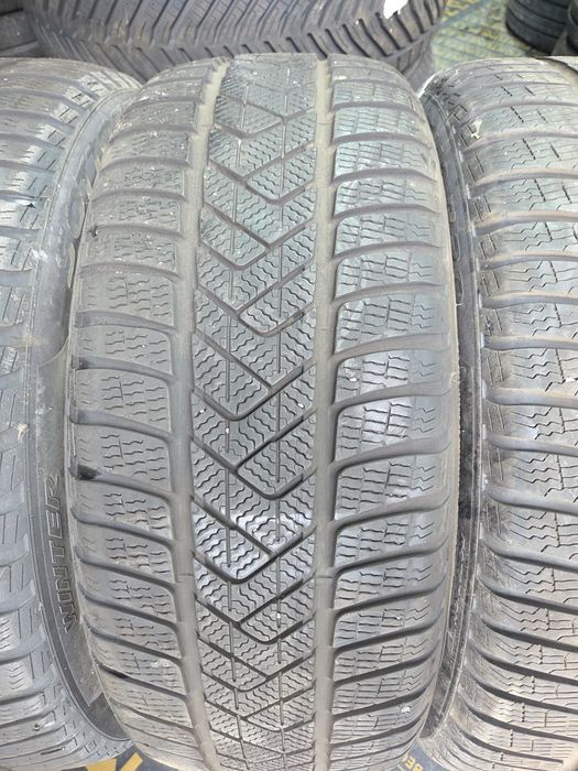 Set 4 anvelope SH iarna BMW X3 X4 Pirelli 245/45/20 cu 275/40/20 RFT