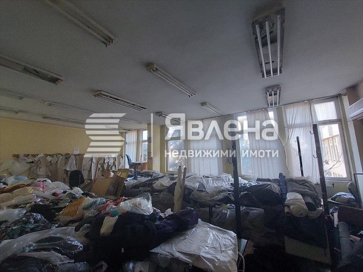 Трети етаж от административно-производствена сграда