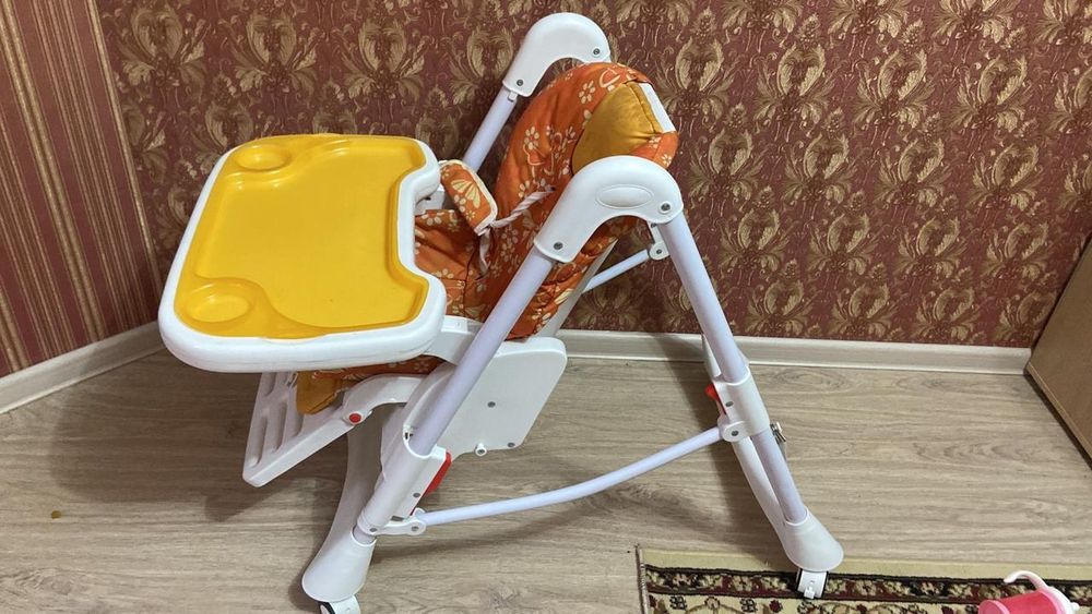 Продам столик для кормления