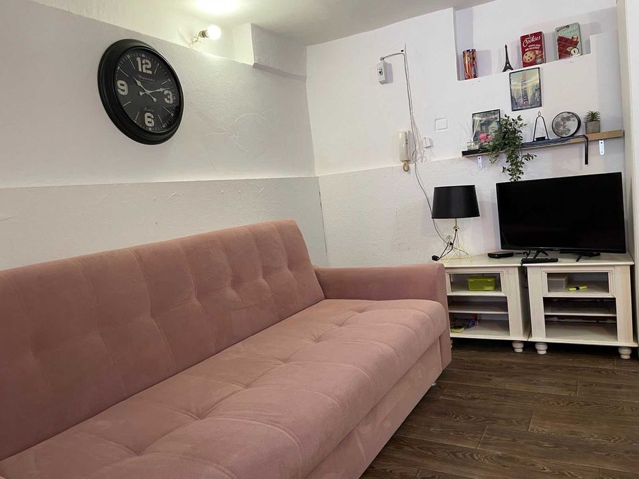 Дава се под наем Едностаен апартамент в Варна, Общината - 30 кв.м за 219.3 € - Снимка #2