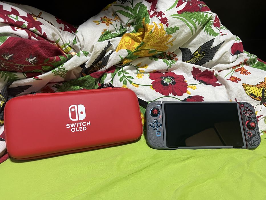 Прошитый,прошитая,взломанный nintendo switch OLED red neon