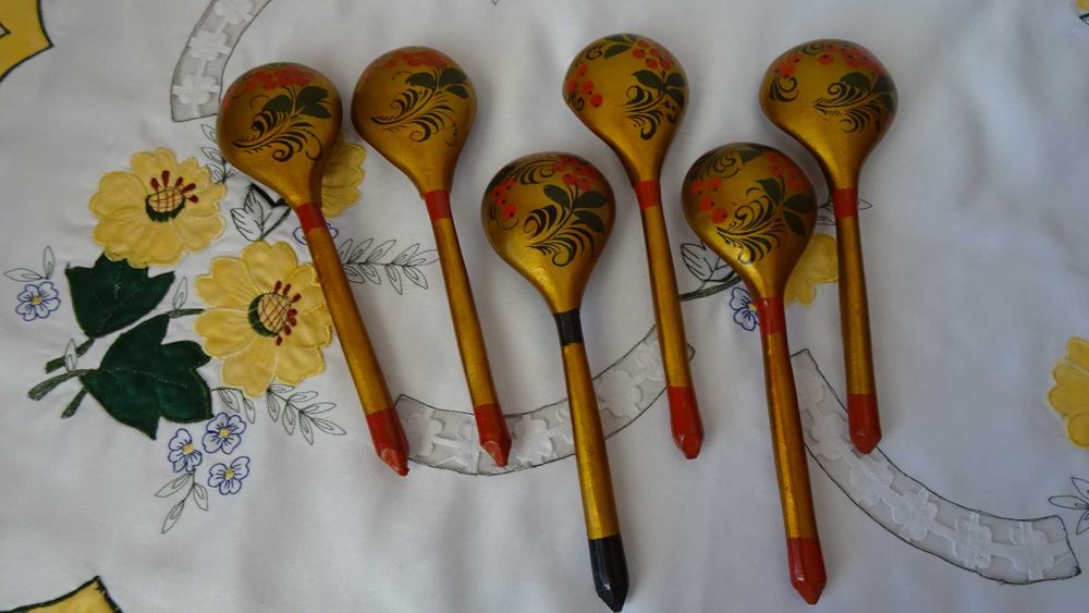 Руски дървени чаши и лъжици  изрисувани в стил Хохлома