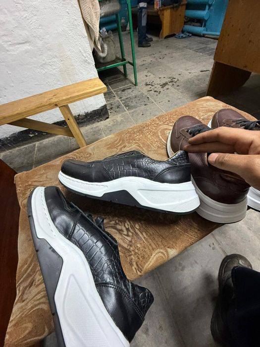 Продам кроссовки